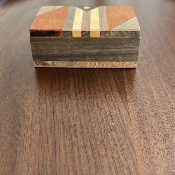 Wooden keepsake box from Cuba - Picture 4 of 10